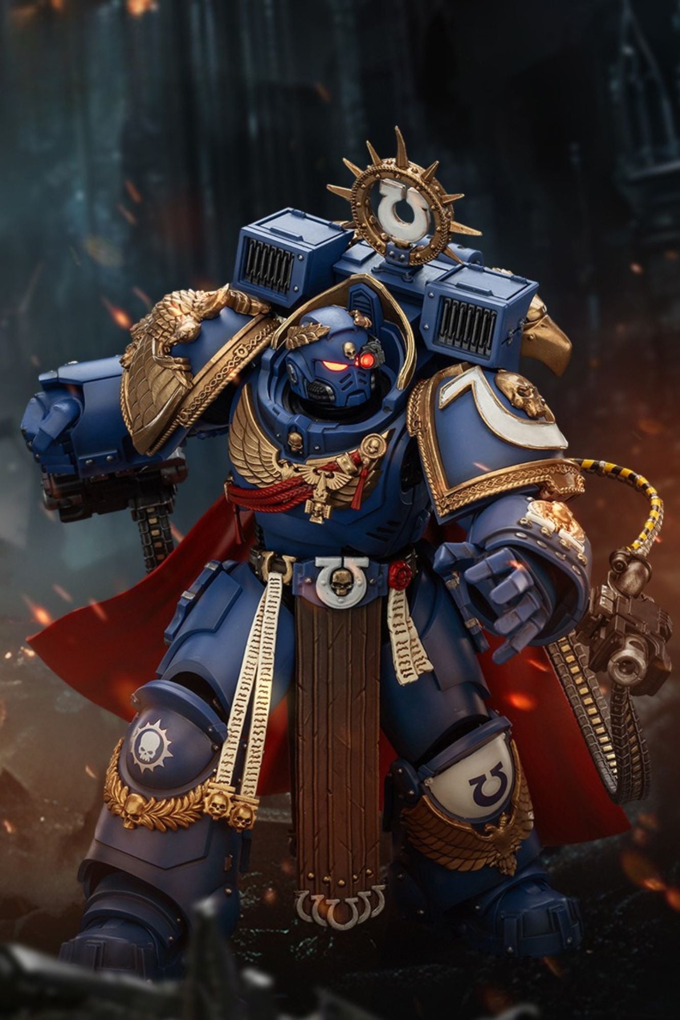 Ultramarines Marneus Calgar, Chapter Master with MKX Gravis Armor and Gauntlets of Ultramar- Warhammer SPACE MARINE II 1/18 Action Figure By JOYTOY